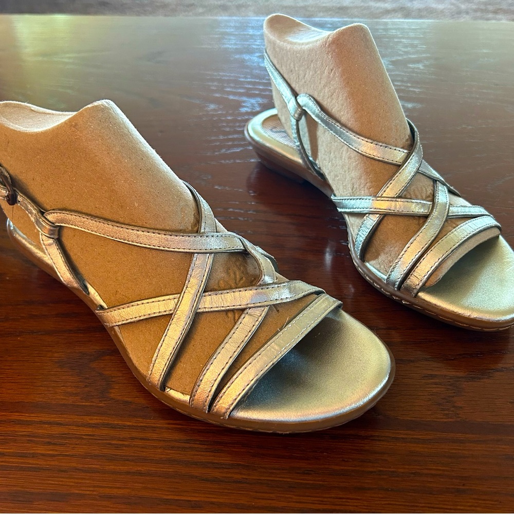 Sofft silver sandals size 8